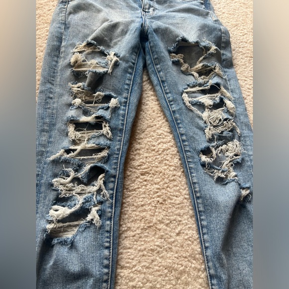Woman’s American Eagle next level stretch ripped jeans - Picture 3 of 14